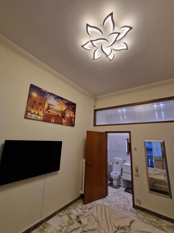 Apartamento In Pieno Centro Storico Antico Quadrilatero Bolonia Exterior foto